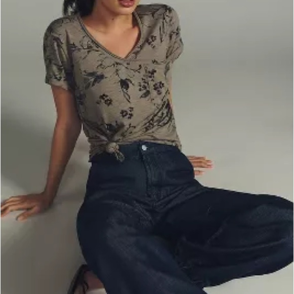 The Lars Classic V-Neck Tee